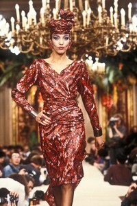 1123974417_YvesSaintLaurent1985HauteCouture29.thumb.jpg.d5818ca5ce4244a360423db380b10af4.jpg