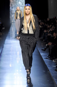 1141506771_JeanPaulGaultier2012WomenRTW10.thumb.jpg.8e8ec88f15b7fcbda48d310d50518292.jpg