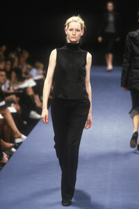 1172367292_BCBG1998WomenRTW88.thumb.jpg.fa160125edb08bf8063606b893b5a403.jpg