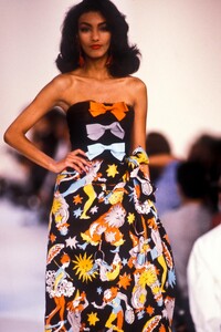 1189790521_YvesSaintLaurent1987WomenRTW266.thumb.jpg.477dd64c189c9da650f008f3f9c8a142.jpg