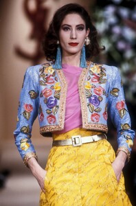 1212060246_YvesSaintLaurent1991HauteCouture74.thumb.jpg.6cd37683cb1cabfc0cd91820ce2c0c27.jpg