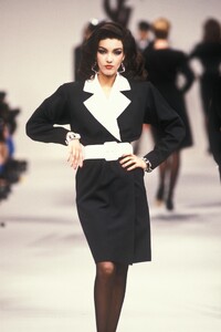 1330713053_YvesSaintLaurent1985WomenRTW116.thumb.jpg.3fe1ed28dfd68243de6e69fa1ea8560f.jpg