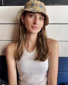 Claire Delozier b9e83924dc39442a68df057b259b9ec1.jpg