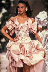 1389603246_JeanLouisScherrer1988HauteCouture184.thumb.jpg.98da6c55bc27d1f863733a4ccdcc4b68.jpg