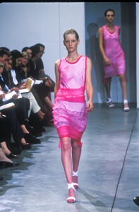 140254100_HelmutLang1999WomenRTW5.thumb.jpg.03a54c616e54745eae6436ee2890c592.jpg