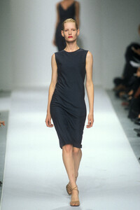 1416619035_NarcisoRodriguez1998WomenRTW77.thumb.jpg.aaf904665d2cdda11275cca84deee640.jpg