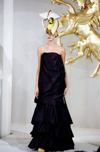 Philip Treacy Spring 2000 Couture 13.jpg