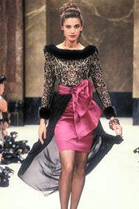 1433483178_JeanLouisScherrer1988HauteCouture74.thumb.jpg.fe8513bbbb539efe6568b5838176c189.jpg