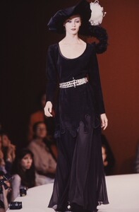 Olga Pantushenkova Guy Laroche HC FW 1993 (2).jpg