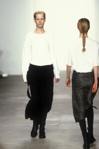 1474886862_CalvinKlein1998WomenRTW32.thumb.jpg.5600e743a8f648667767bb93ca5b9f95.jpg
