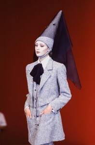 Olga Pantushenkova Guy Laroche HC FW 1993 (5).jpg