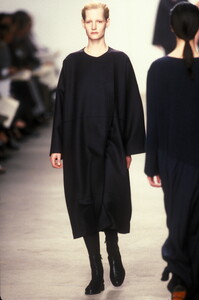 151197888_CalvinKlein1998WomenRTW91.thumb.jpg.1f0f4d4e3ea8d1db676e3cf7b3191859.jpg