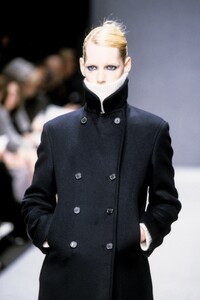 1591646370_MichaelKors1998WomenRTW66.thumb.jpg.fb5a22cb0e588f5b072360ead18c9aa6.jpg