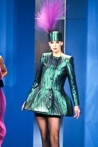 1666254172_PierreCardin1991HauteCouture11.thumb.jpg.cc00939103be0bda3ba17be12d26527d.jpg