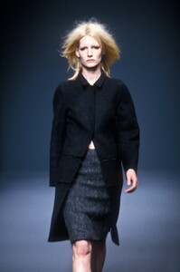 1678081624_Prada1998WomenRTW78.thumb.jpg.76e01040120e721abc22daf32ed4db63.jpg