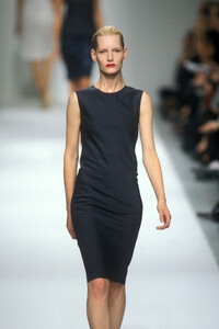 1690871855_NarcisoRodriguez1998WomenRTW78.thumb.jpg.add0794c4cdccd9f7cc111306430bec3.jpg