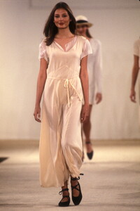 1761580967_RalphLauren1994WomenRTW8.thumb.jpg.700d01d44dd6058263ba28becd271fae.jpg