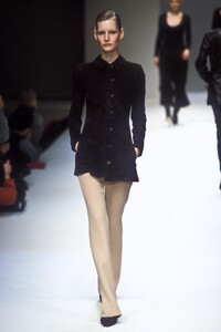 1764950479_Cerruti1996WomenRTW18.thumb.jpg.ccea770cc5c0add32fee5198a6bb599e.jpg