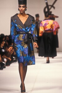 1840300149_YvesSaintLaurent1985WomenRTW1.thumb.jpg.43d30dd66427adf31db1ae40f34ae165.jpg