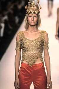 1858589012_AnnaSui1998WomenRTW36.thumb.jpg.ecac8b8370bc16d439827d00c7388987.jpg