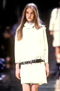 1924926361_YohjiYamamoto1992WomenRTW18.thumb.jpg.9b0b8d11f7b4fdc0c5110cfa2e114e84.jpg