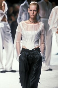 192793041_GianfrancoFerre1998WomenRTW116.thumb.jpg.8c69095804bce084a76349f90b10386a.jpg