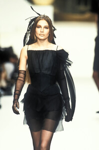 1934877149_Chanel1994HauteCouture72.thumb.jpg.b55b58ff1ba47735f9c334c8f77adfe6.jpg