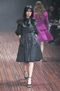 1947316556_Lanvin2005WomenRTW28.thumb.jpg.7ee4ce5d97aa673c72a95f089b91cfae.jpg