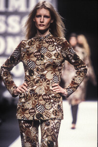 1952272061_Missoni1996WomenRTW30.thumb.jpg.1e698a9ee99651329bc8b2fa217f1022.jpg