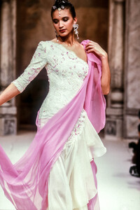 1981656079_JeanLouisScherrer1990HauteCouture135.thumb.jpg.03785a8382a5fbd504834f63d6bb5feb.jpg