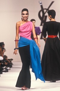 1986955698_YvesSaintLaurent1985WomenRTW218.thumb.jpg.4c5c2becbfc3929cf387d8c664b96389.jpg