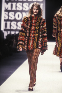 2025936381_Missoni1996WomenRTW25.thumb.jpg.e9510c13f51de615d88f4294ab9ab8c1.jpg