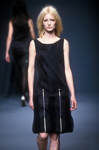 2081638700_Prada1998WomenRTW13.thumb.jpg.4cabe14cba75708ab3206a948d5e70ea.jpg