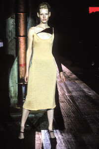 2086502893_AlessandroDellAcqua1999WomenRTW22.thumb.jpg.06952d09ae7f3f1a3ad347fbccedddb4.jpg