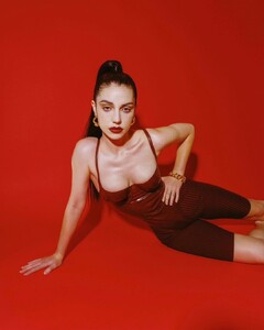 adelaide-kane_net006~0.jpg