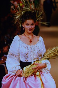 224320731_ysl-hc-fw-1999(10).thumb.jpg.feaaa6bd3c5c3ba8c2cfee89a93f28ad.jpg