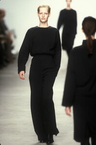 268947317_CalvinKlein1998WomenRTW34.thumb.jpg.295642cc3f668508ee7935b0eedff63e.jpg