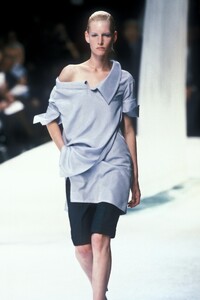 307628844_GianfrancoFerre1998WomenRTW36.thumb.jpg.06707c147d4c48f5141b268f9dd02ea0.jpg