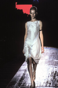 329759340_AlessandroDellAcqua1999WomenRTW37.thumb.jpg.943a491478634a1f1266d405f0dfdc4d.jpg