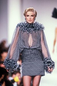 385026985_JeanLouisScherrer1990HauteCouture24.thumb.jpg.7e3febefcd5949da483d6ee271811155.jpg