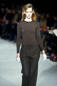 456970373_Givenchy2000WomenRTW56.thumb.jpg.efb84bf60da4acda44c122334d6d62b8.jpg