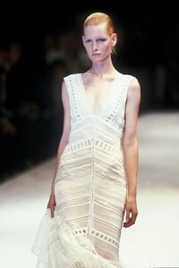 5243919_GianfrancoFerre1998WomenRTW125.thumb.jpg.7b1241041189f981f214ca78c04340f6.jpg