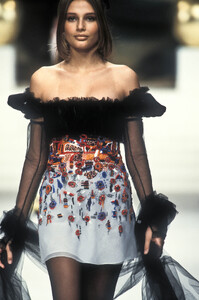 531396294_Chanel1994HauteCouture170.thumb.jpg.8f911eb73cb4b0185f4c8121a7a5527f.jpg