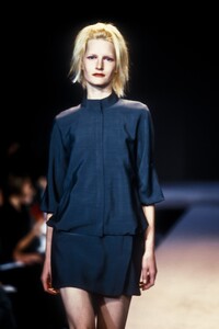 55455686_MartineSitbon1998WomenRTW38.thumb.jpg.13c7387a568a9e15c0155e60a81d863f.jpg