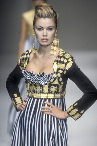 653865460_LouisFeraud1997HauteCouture102.thumb.jpg.3f7561188545aaee78eb02917b4a3d3d.jpg