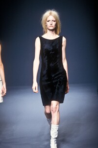 719888490_Prada1998WomenRTW63.thumb.jpg.65b7384459d814bfb7612c4bc383276e.jpg