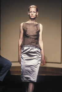 739542290_AlbertaFerretti1998WomenRTW10.thumb.jpg.f57478caac1ebbe24b5ae44d47e193b7.jpg