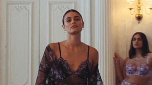 791037582_TaylorMarieHill-VictoriasSecret2023IntroducingFall.thumb.gif.6077e04f074ee18244eb3ad941000cc9.gif