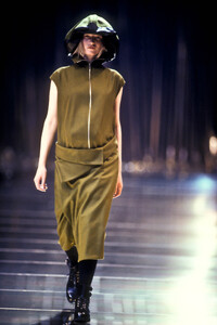 838875001_YohjiYamamoto1992WomenRTW9.thumb.jpg.2cd603be2fa4f2900f939c2e7e7e1a83.jpg