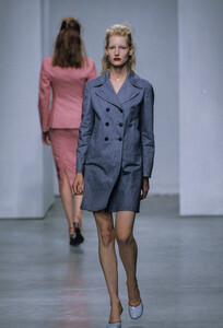 903251091_MiuMiu1998WomenRTW31.thumb.jpg.3a3a86cb878ac3c3625df7a46fc765c5.jpg